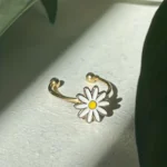 Daisy Bloom Twist Ring